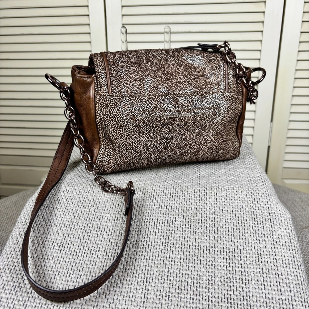 B. Makowsky Luxe Y2K Brown Stingray Embossed Leather Crossbody Bag Chain Purse - Picture 3 of 7